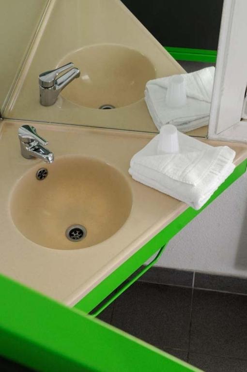 Lemon Hotel Le Coteau الغرفة الصورة
